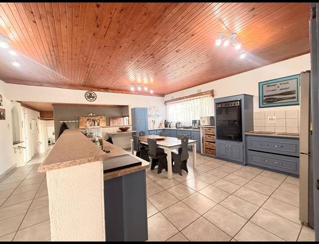 5 BEDROOM HOUSE FOR SALE IN HUTTENHEIGHTS